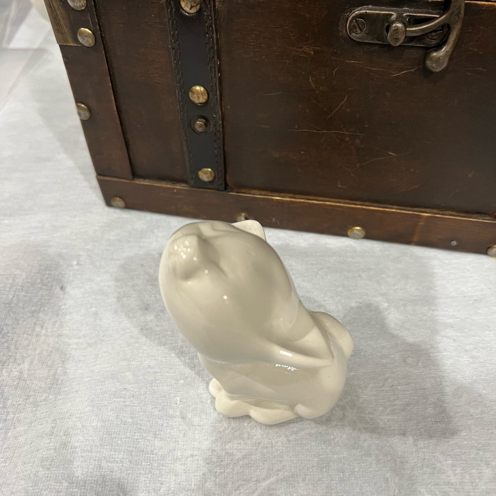 Handmaid, Cute little ceramic cat painted it in beige. - Picture 5 of 9
